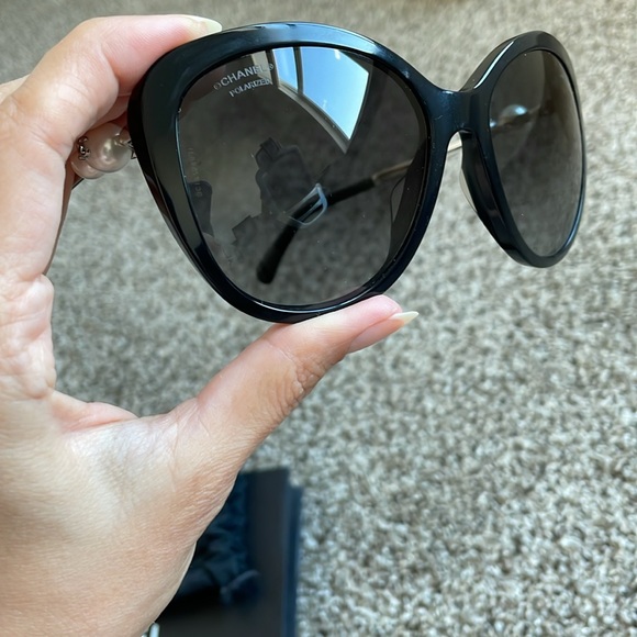 Chanel Pearl Logo Butterfly Sunglasses Black - Picture 17 of 17